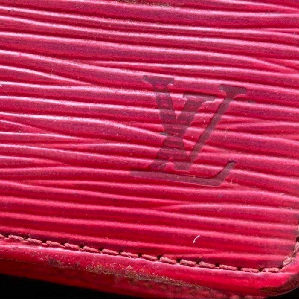 Louis Vuitton good imperfections